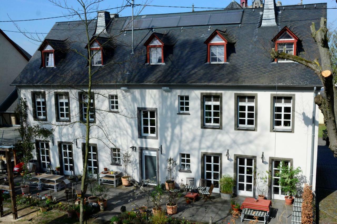 Stiftsherrenhaus Munstermaifeld Exterior photo